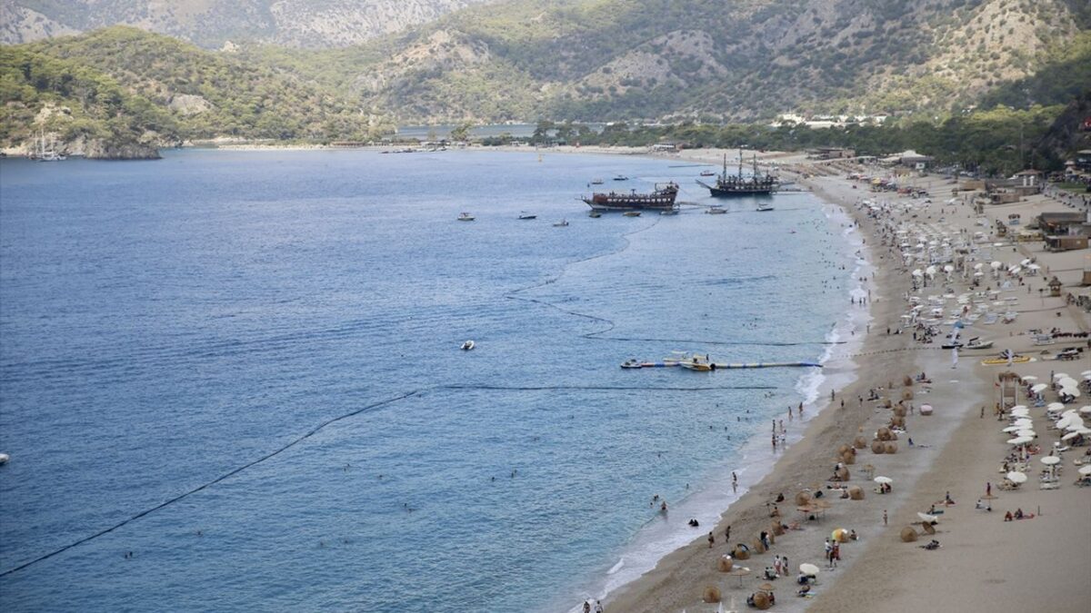 Fethiye ve Marmaris sahillerinde yoğunluk!