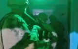 Bir mahalleye abluka: 33 gözaltı