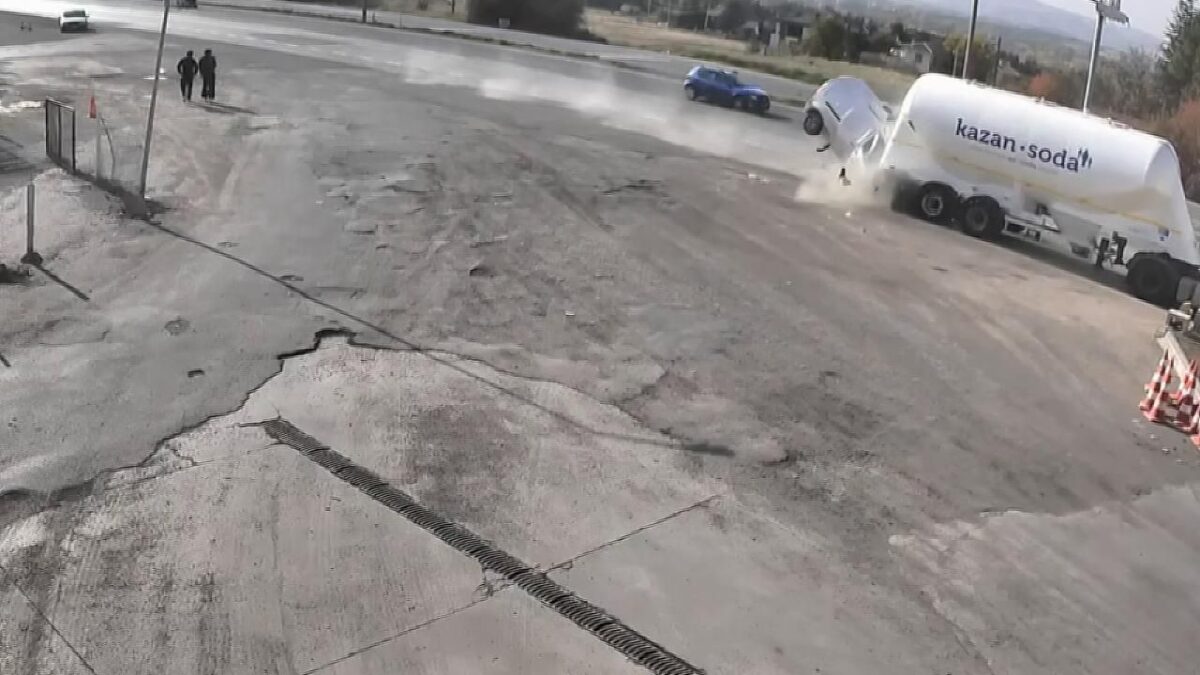 Feci kaza: Aynı aileden 3 kişi hayatını kaybetti