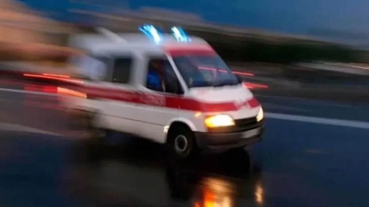 Hastane yolundaki hamile kadın ambulansta doğum yaptı