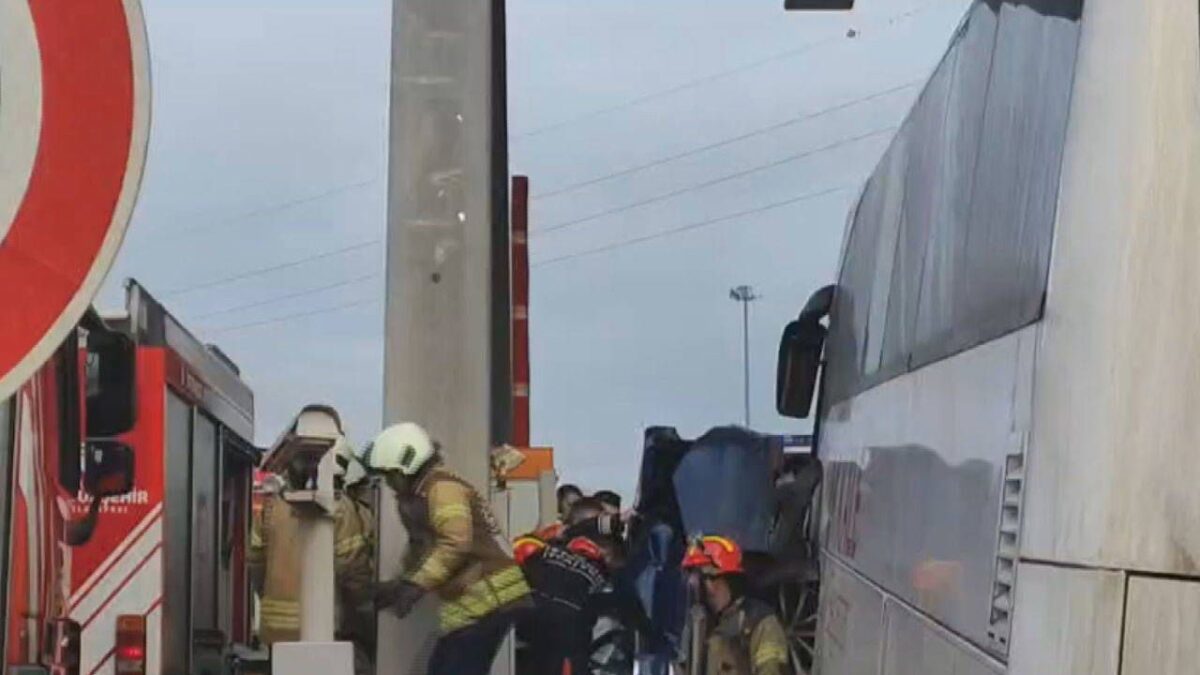 Kuzey Marmara Otoyolu’nda feci kaza: 2 ölü, 1 yaralı! Kuzey Marmara Otoyolu’nda feci kaza: 2 ölü, 1 yaralı!