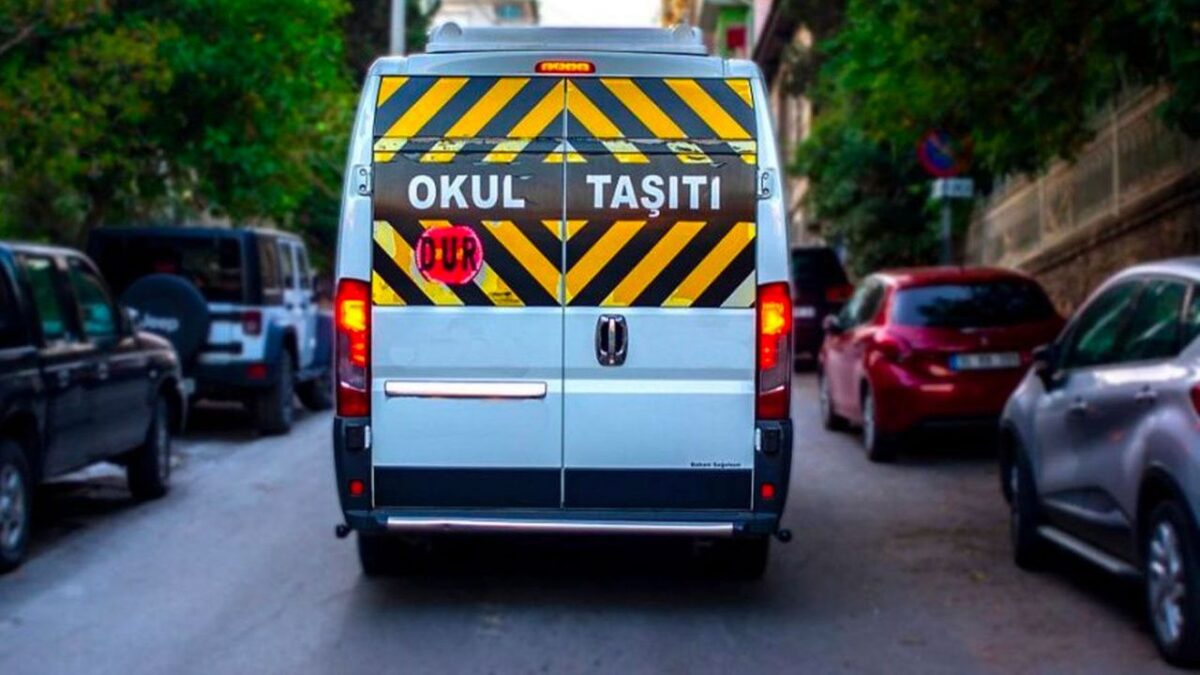 İzmir’de servislere zam komisyonlardan geçti: Öğrenciye yüzde 5, personele yüzde 15! İzmir’de servislere zam komisyonlardan geçti: Öğrenciye yüzde 5, personele yüzde 15!