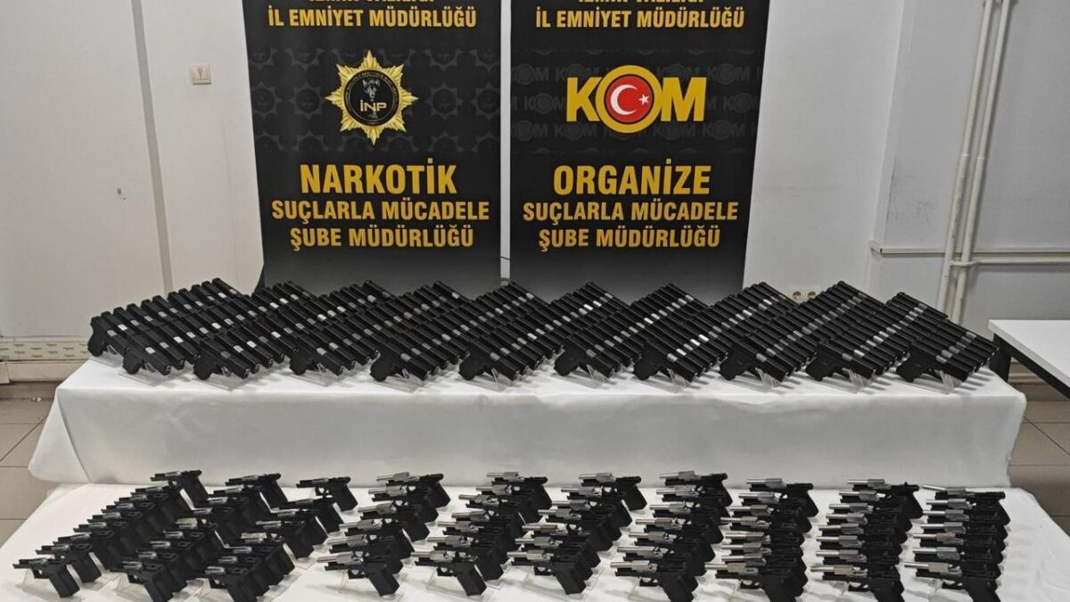 İzmir’de ruhsatsız silah operasyonu: 2 gözaltı!