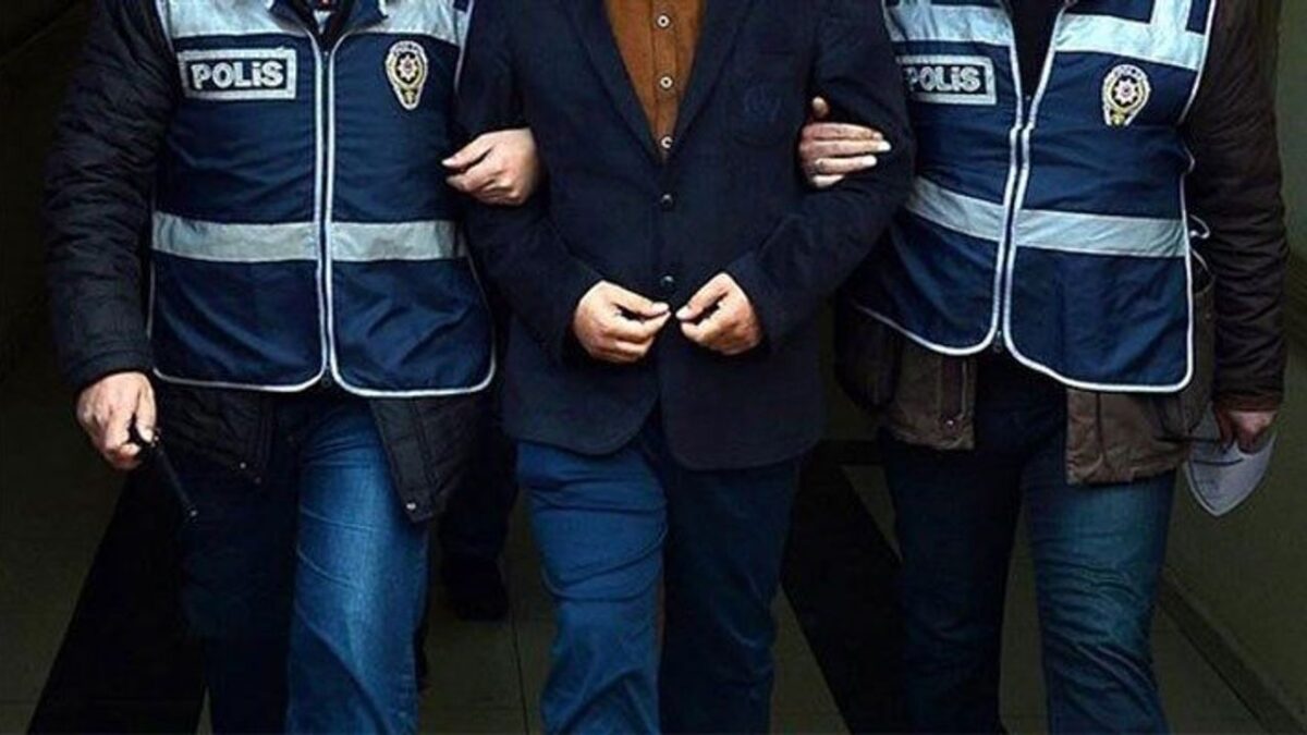 İzmir’de motosiklet ve otomobil hırsızı yakalandı!
