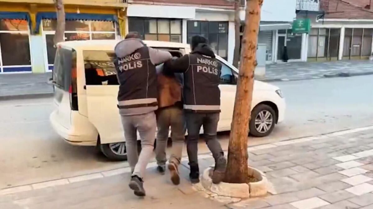 71 ilde uyuşturucu operasyonu: 373 kişi tutuklandı 71 ilde uyuşturucu operasyonu: 373 kişi tutuklandı
