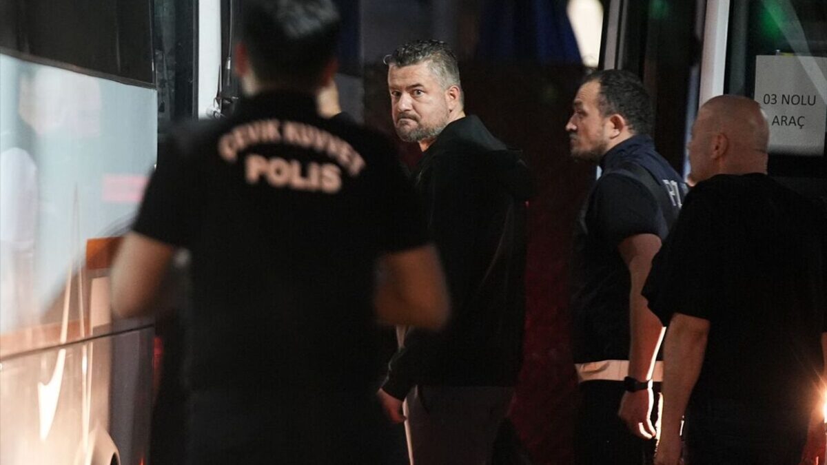 Buca operasyonunda ilk fasıl: 19 tutuklama! Buca operasyonunda ilk fasıl: 19 tutuklama!