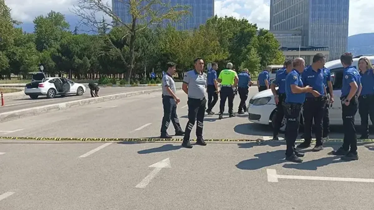 Adliye otoparkında tabancalı kavga; 5 gözaltı! Adliye otoparkında tabancalı kavga; 5 gözaltı!