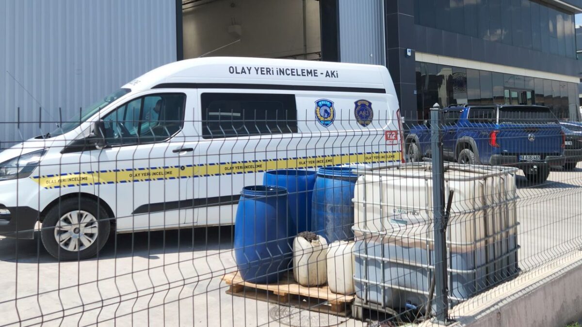 Fabrikada korkunç ölüm: Pres makinesine sıkışan işçi hayatını kaybetti Fabrikada korkunç ölüm: Pres makinesine sıkışan işçi hayatını kaybetti