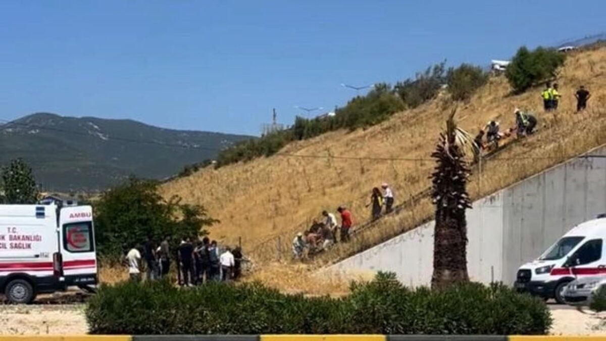 Zincirleme trafik kazası: 2 ölü, 3 yaralı!