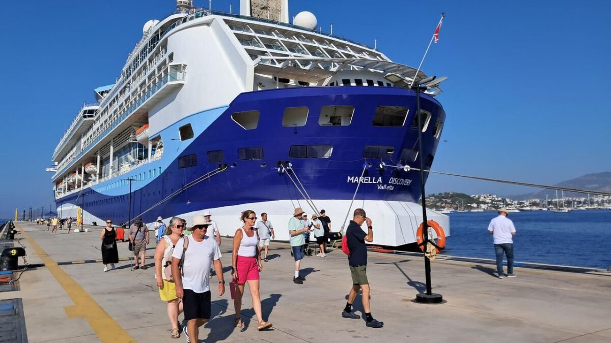 Bodrum’a kruvaziyerle turist akını Bodrum’a kruvaziyerle turist akını