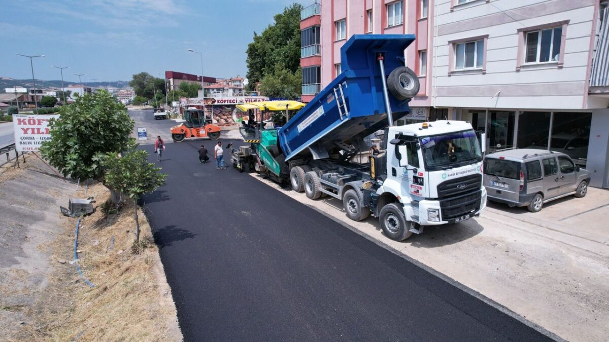 Kula’da asfalt seferberliği Kula’da asfalt seferberliği