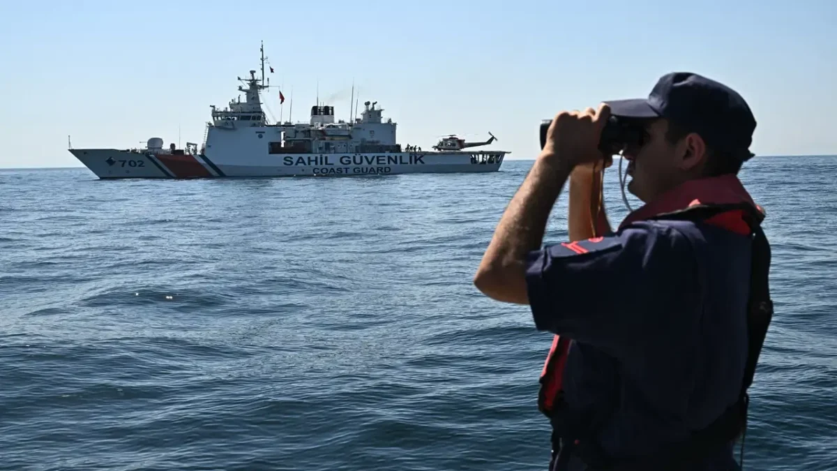Gemideki kayıp denizcilerin isimleri belli oldu Gemideki kayıp denizcilerin isimleri belli oldu